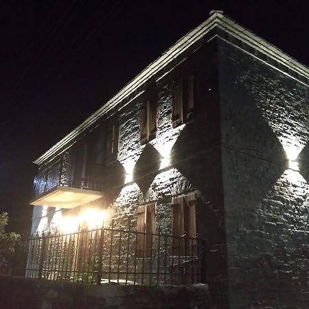 House Of Roses Permet Bagian luar foto